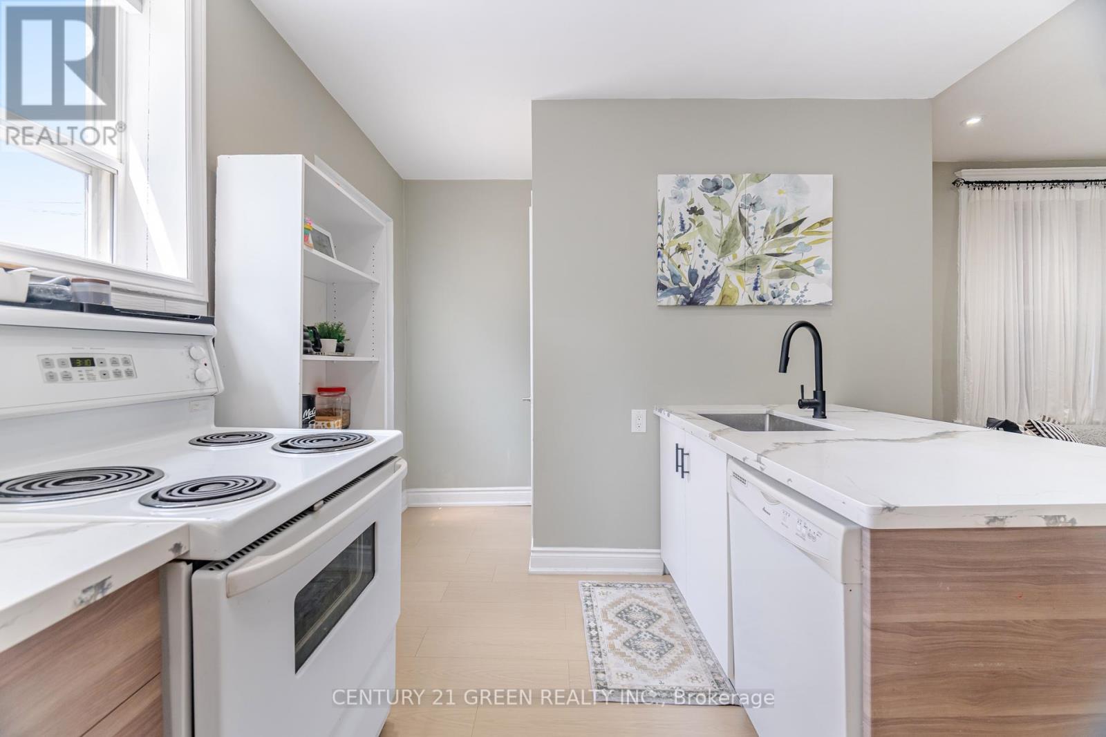 61 Stirton Street, Hamilton, ON - Indoor Photo Showing Kitchen