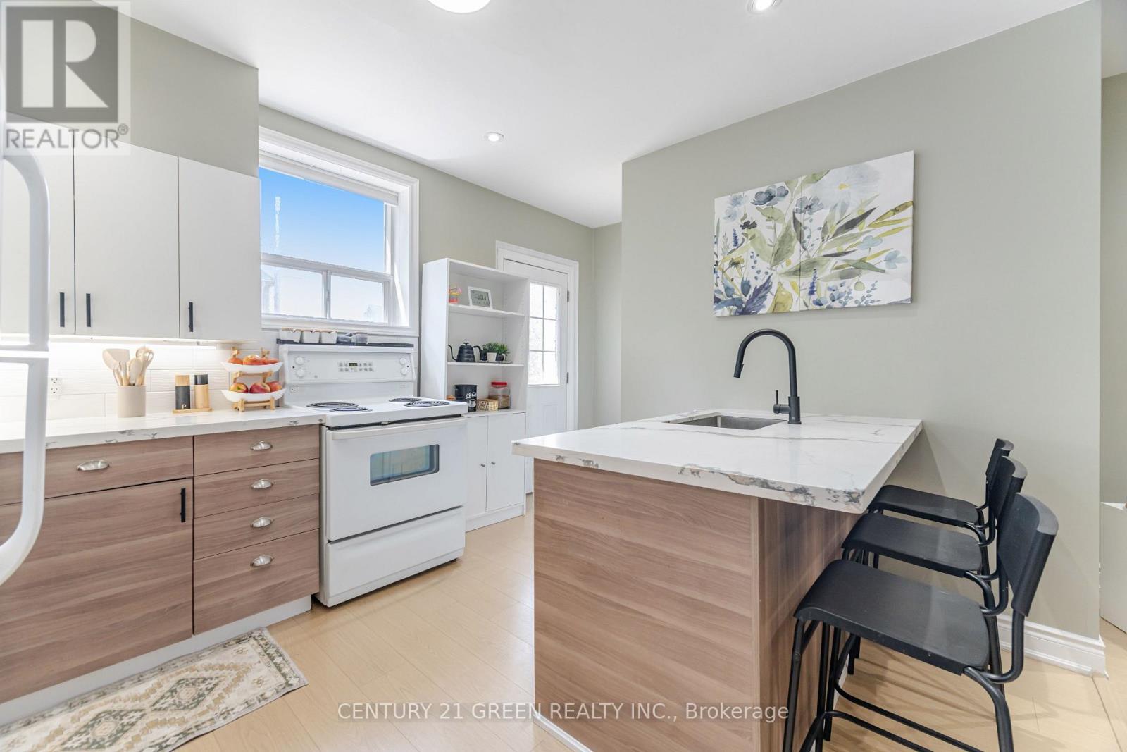 61 Stirton Street, Hamilton, ON - Indoor Photo Showing Kitchen