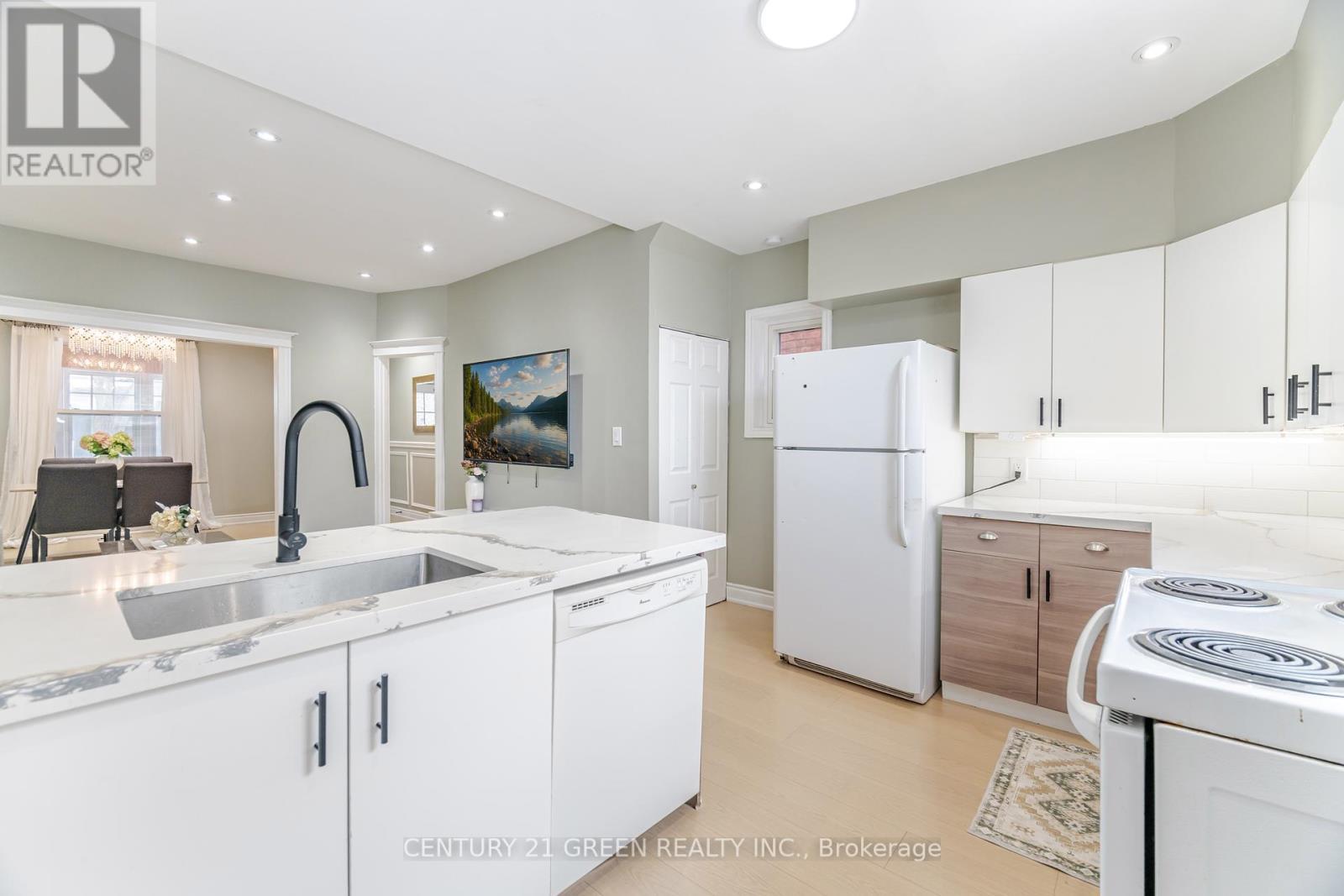 61 Stirton Street, Hamilton, ON - Indoor Photo Showing Kitchen