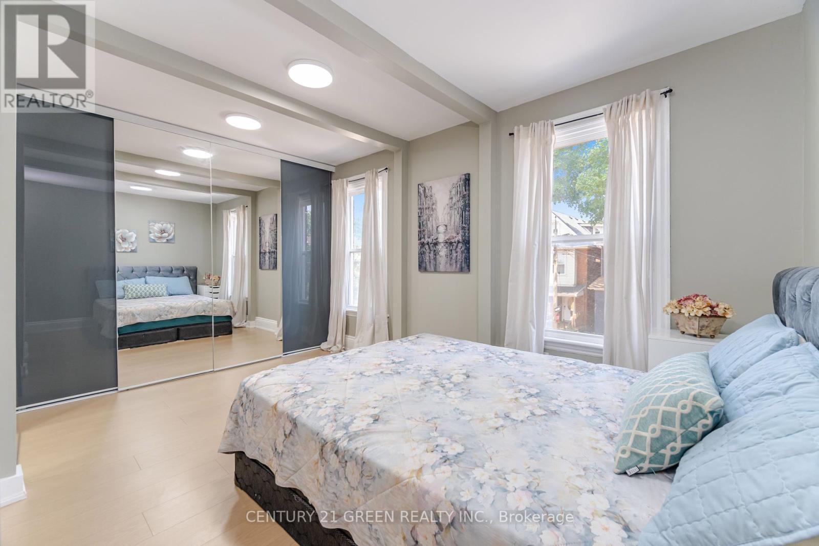 61 Stirton Street, Hamilton, ON - Indoor Photo Showing Bedroom