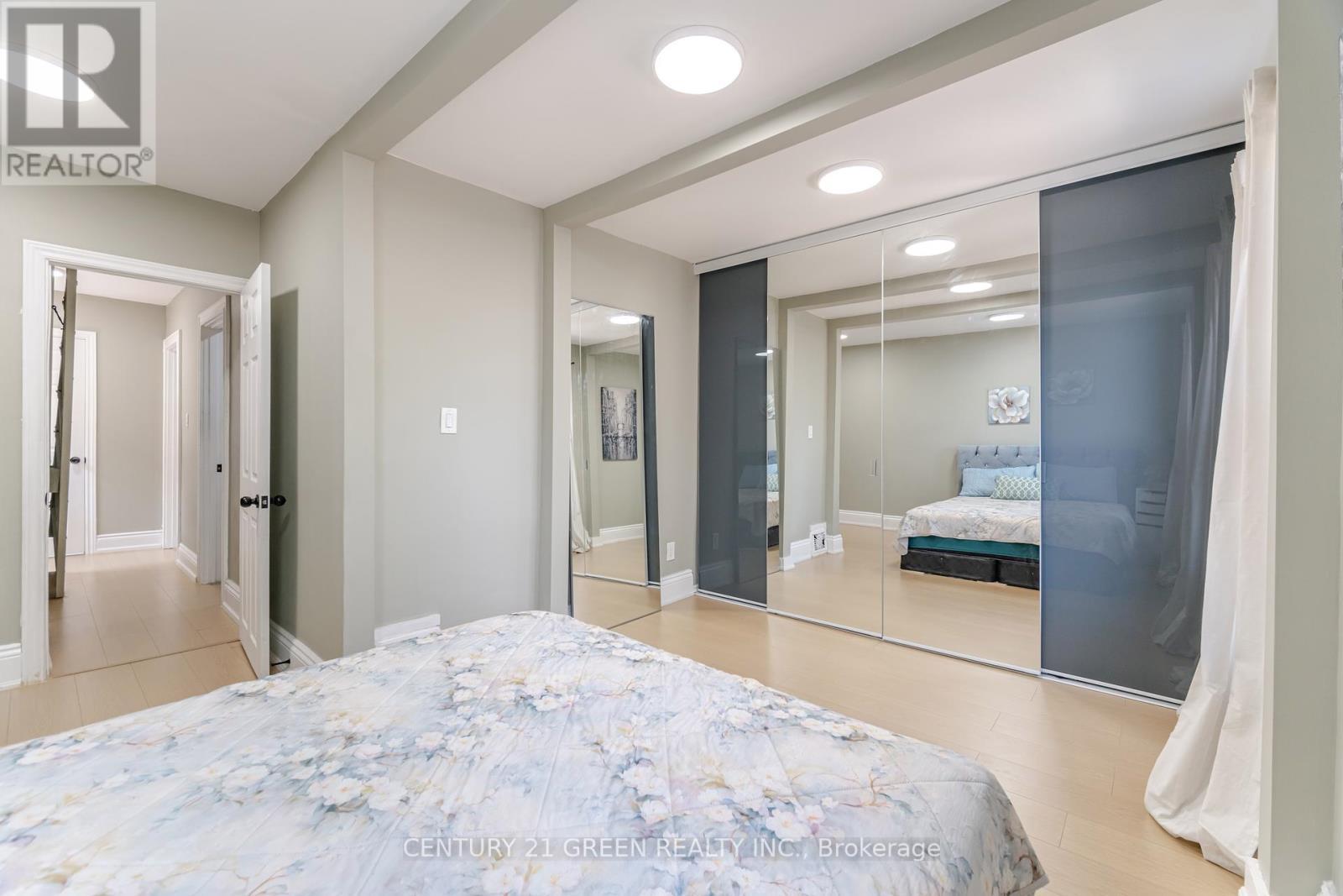 61 Stirton Street, Hamilton, ON - Indoor Photo Showing Bedroom