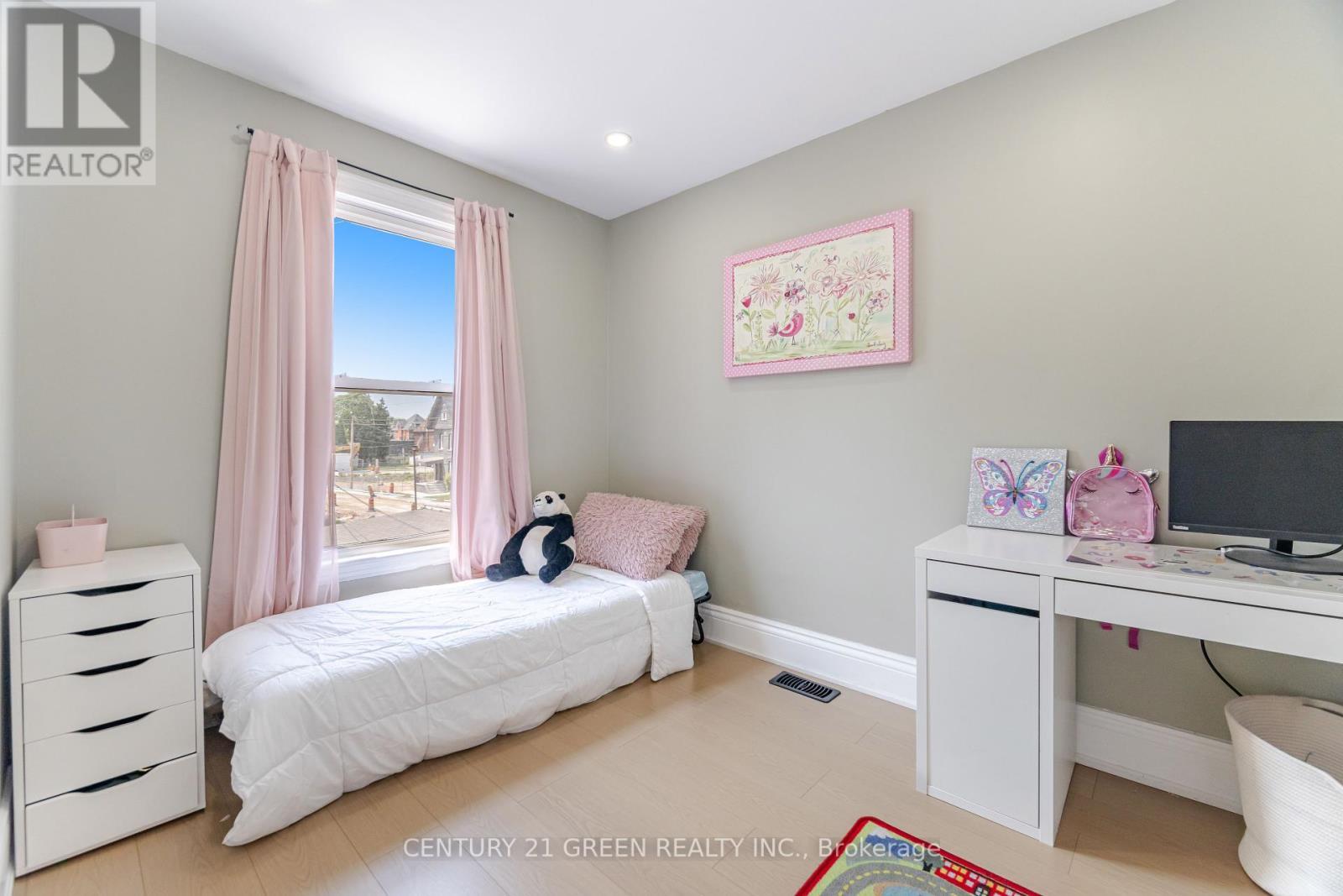 61 Stirton Street, Hamilton, ON - Indoor Photo Showing Bedroom