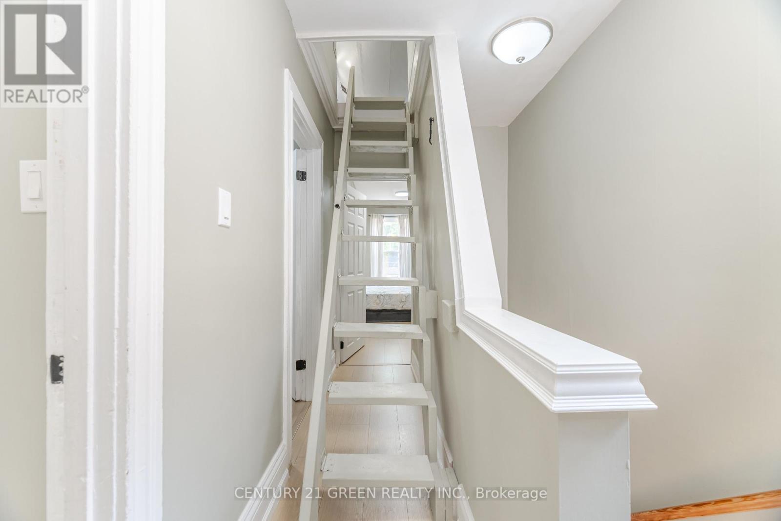 61 Stirton Street, Hamilton, ON - Indoor Photo Showing Other Room