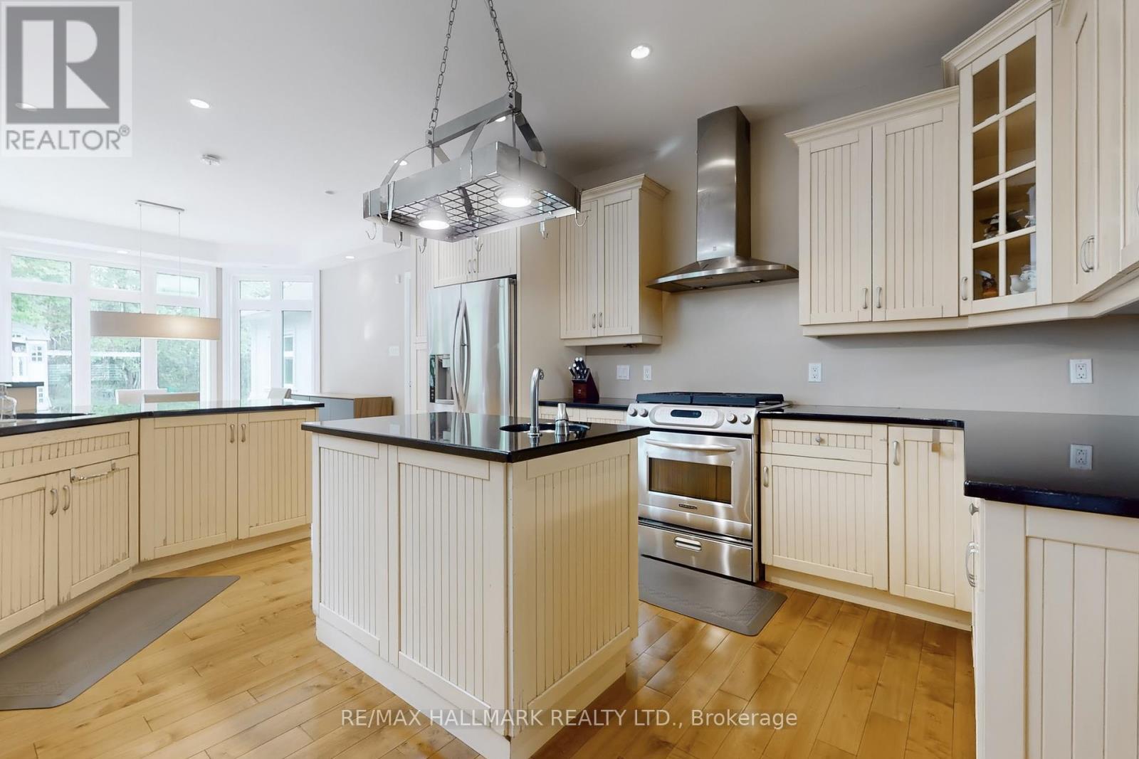 11 Loggers Trail, Whitchurch-Stouffville, ON - Indoor Photo Showing Kitchen With Stainless Steel Kitchen With Upgraded Kitchen