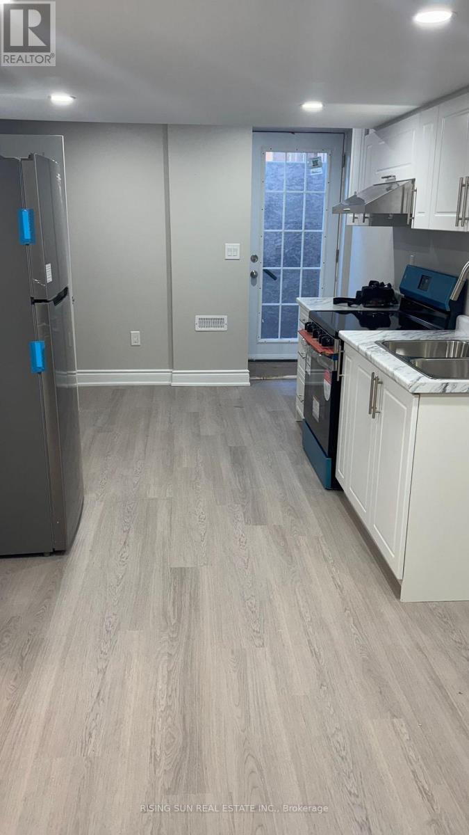 2 Pretty Place, Brampton, ON - Indoor Photo Showing Kitchen