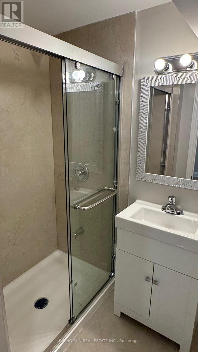 2 Pretty Place, Brampton, ON - Indoor Photo Showing Bathroom