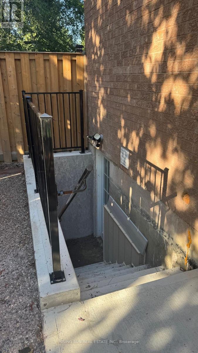 2 Pretty Place, Brampton, ON - Outdoor