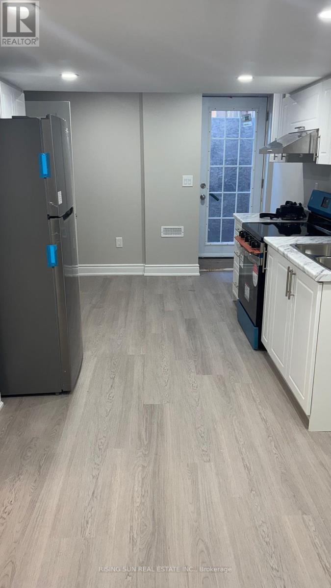 2 Pretty Place, Brampton, ON - Indoor Photo Showing Kitchen