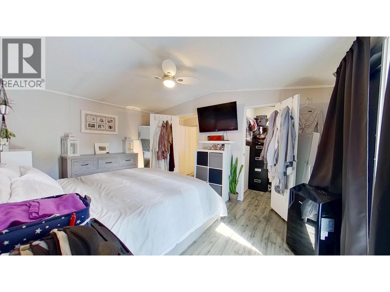 9801 97 Street, Taylor, BC - Indoor Photo Showing Bedroom