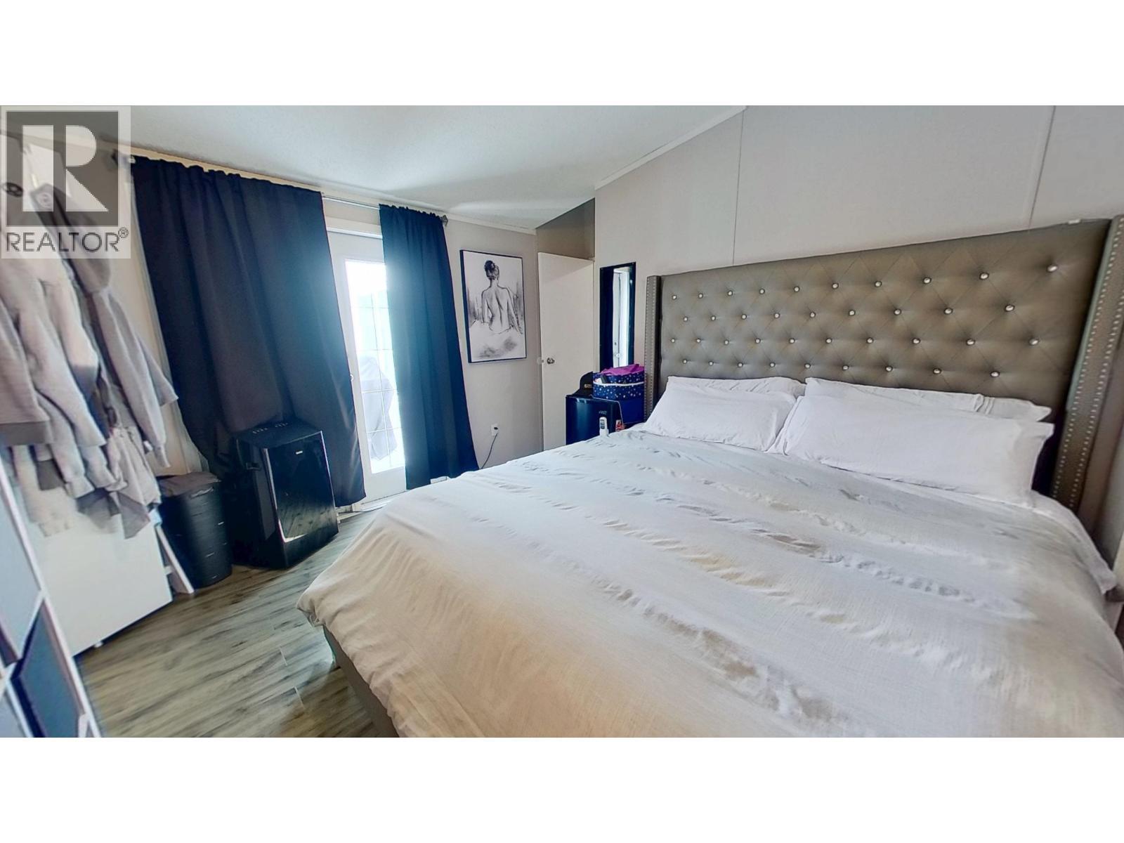 9801 97 Street, Taylor, BC - Indoor Photo Showing Bedroom