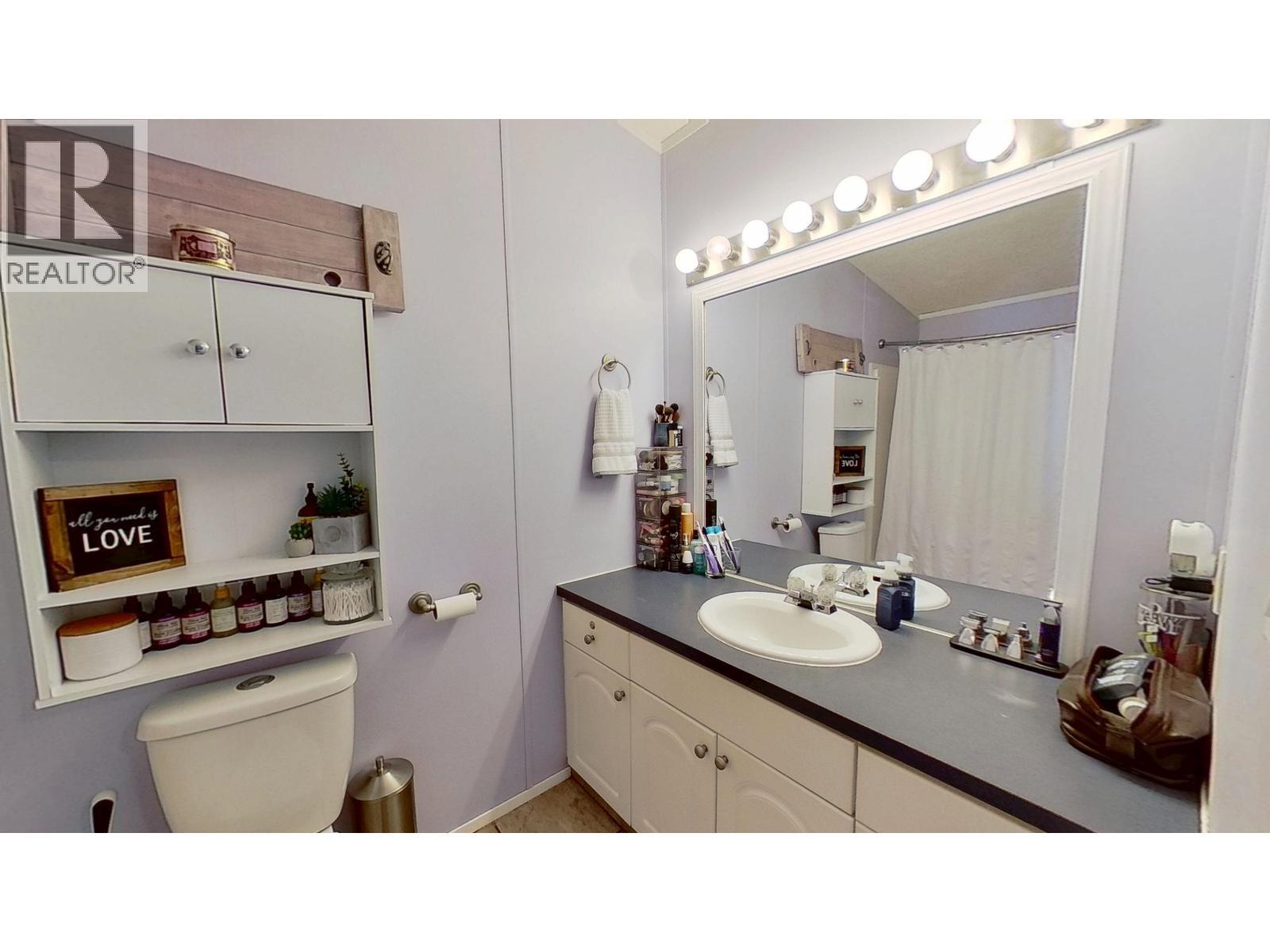 9801 97 Street, Taylor, BC - Indoor Photo Showing Bathroom