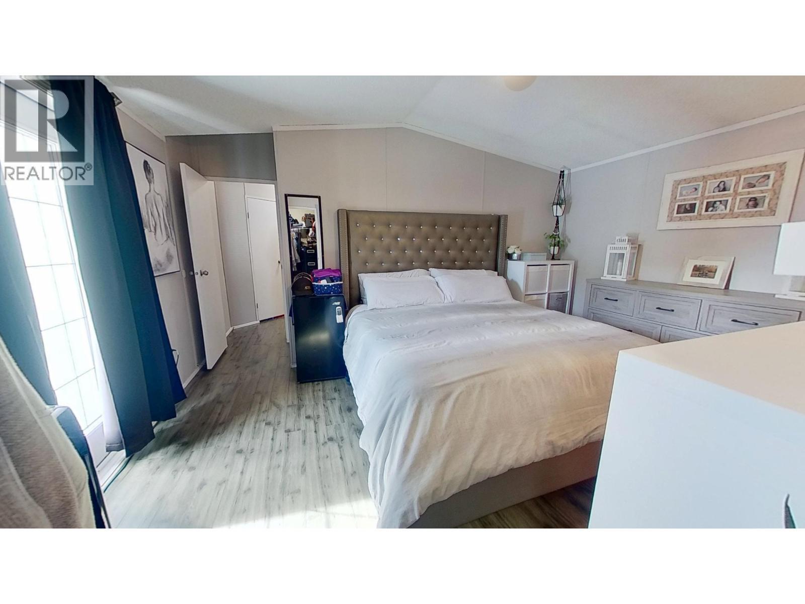 9801 97 Street, Taylor, BC - Indoor Photo Showing Bedroom