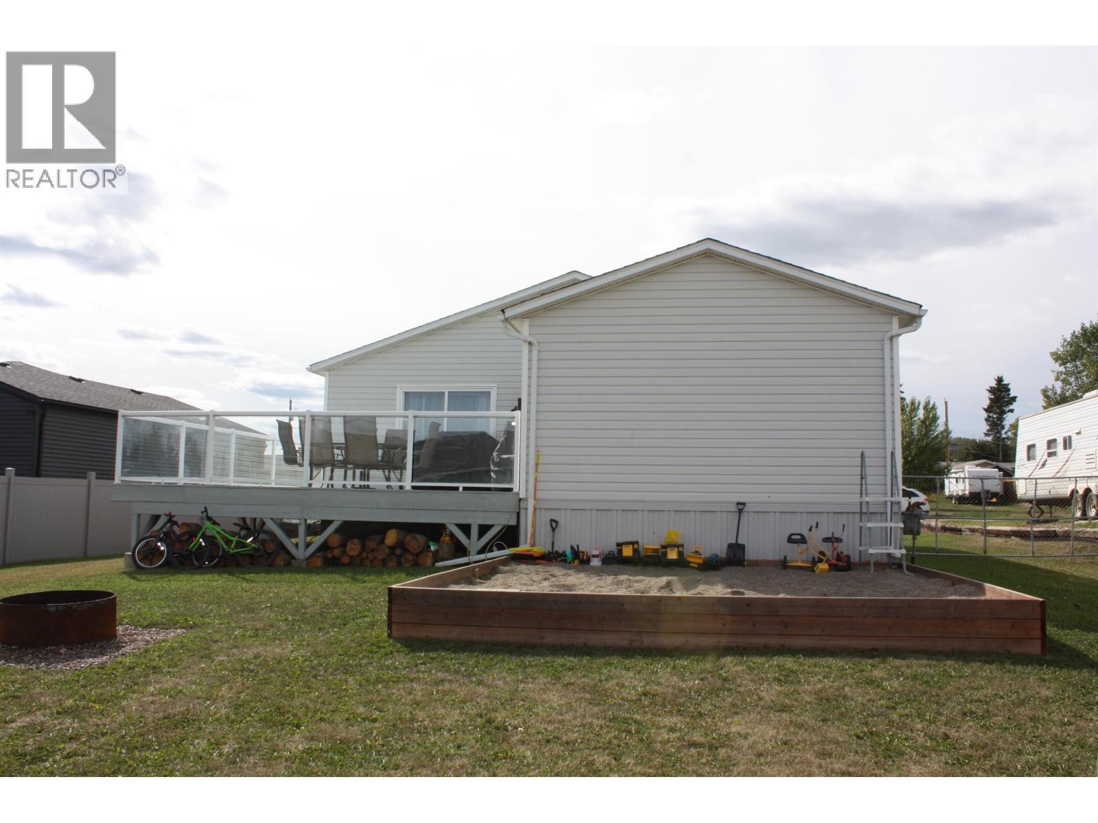 9801 97 Street, Taylor, BC - Outdoor With Deck Patio Veranda