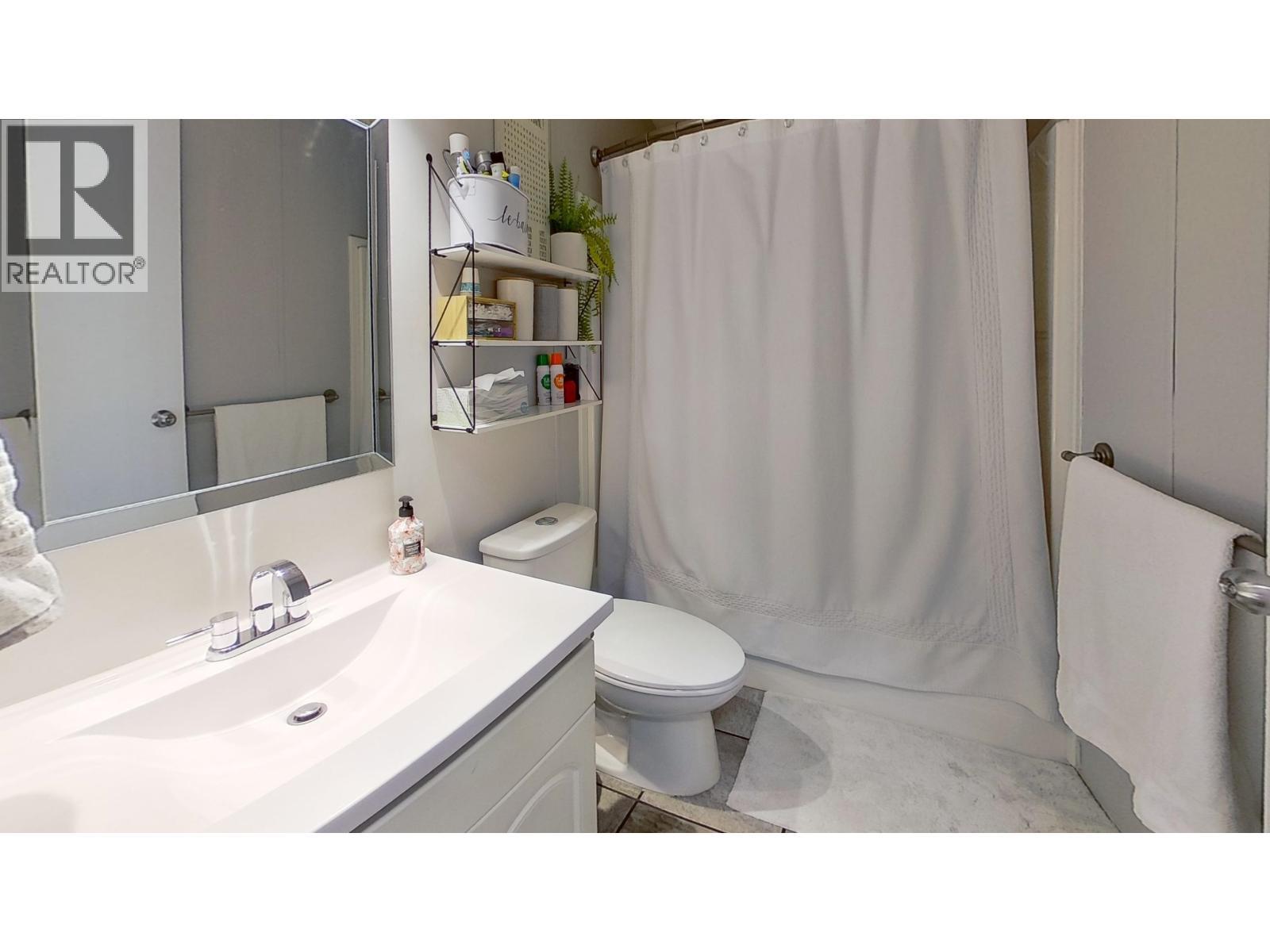 9801 97 Street, Taylor, BC - Indoor Photo Showing Bathroom