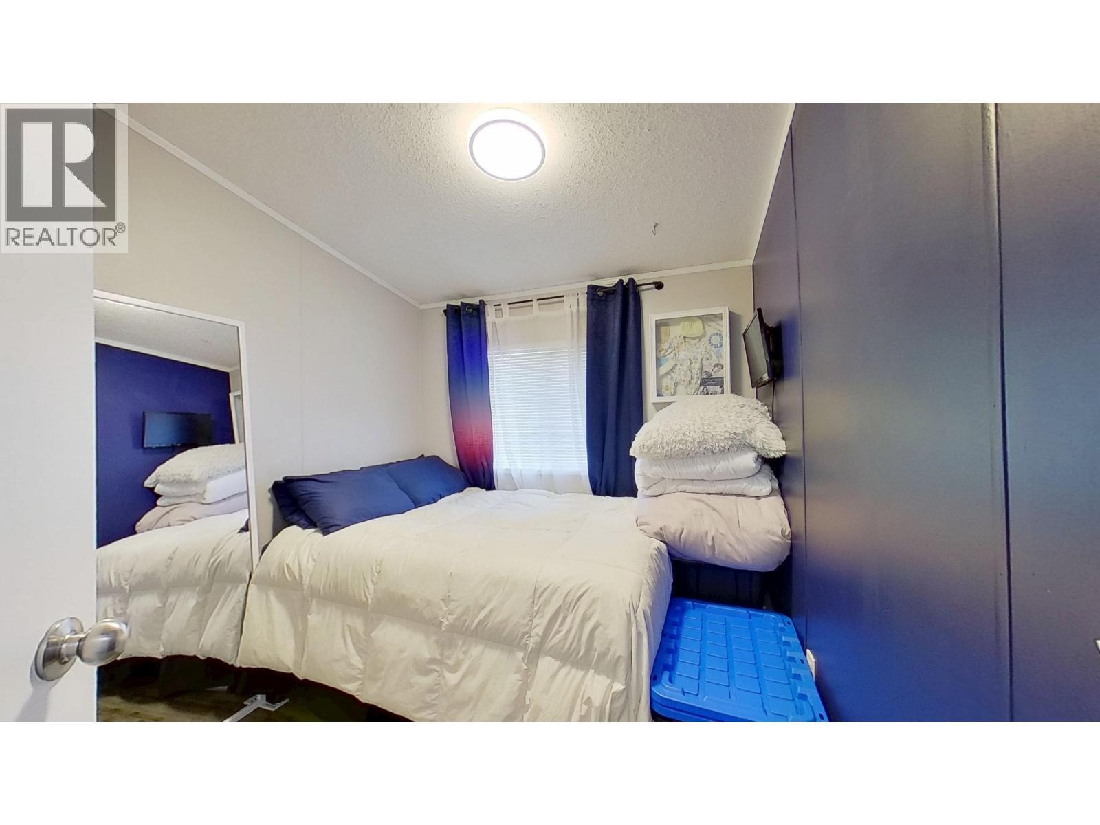 9801 97 Street, Taylor, BC - Indoor Photo Showing Bedroom