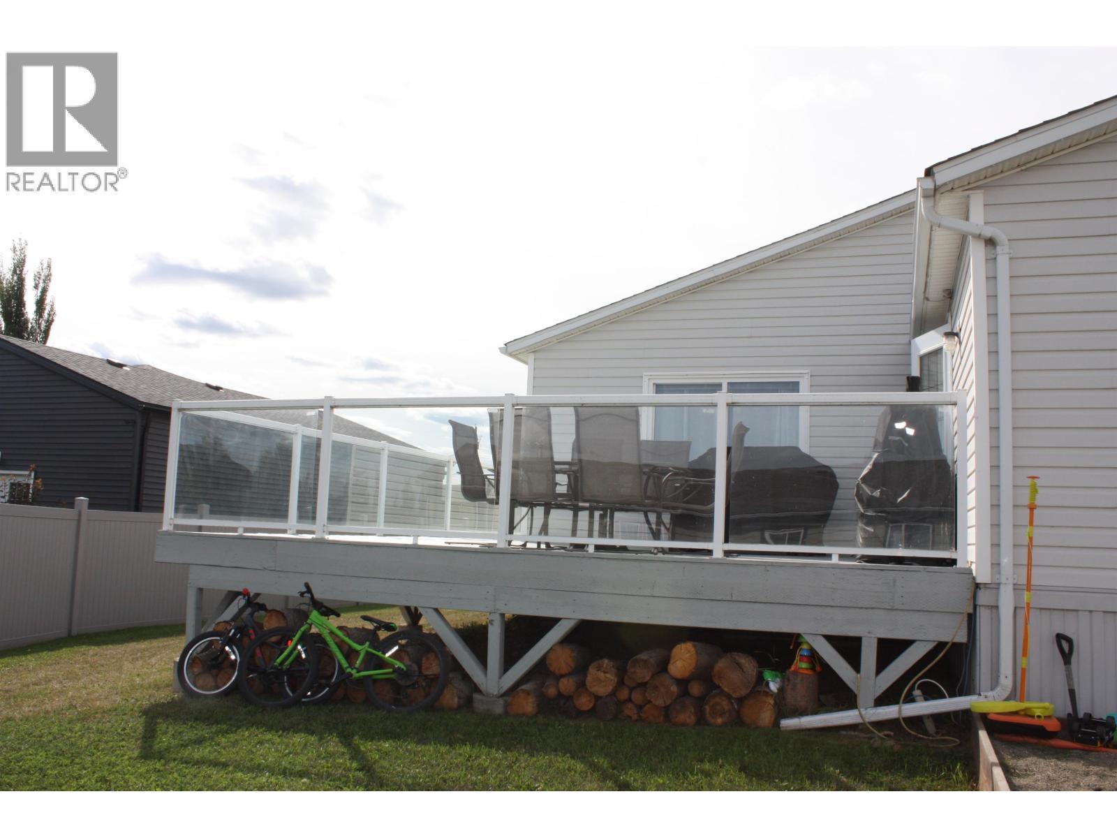 9801 97 Street, Taylor, BC - Outdoor With Deck Patio Veranda