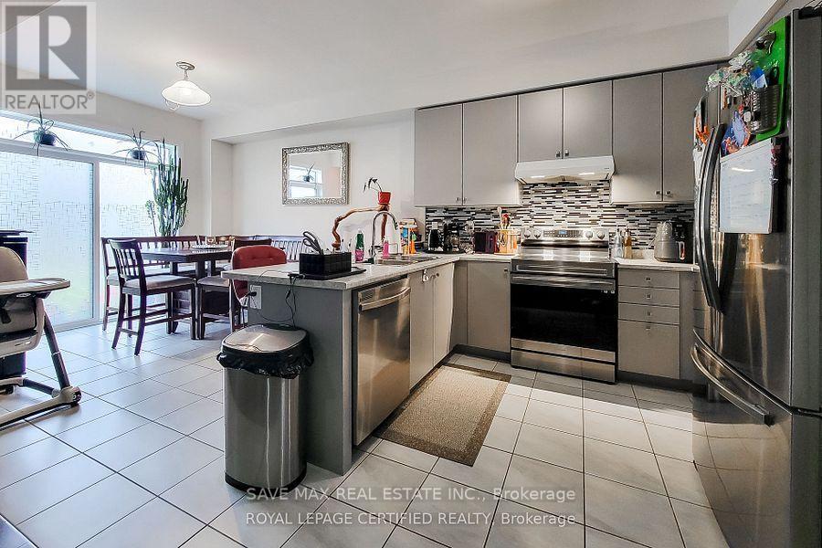 65 Lillian Way, Haldimand, ON - Indoor Photo Showing Kitchen With Upgraded Kitchen