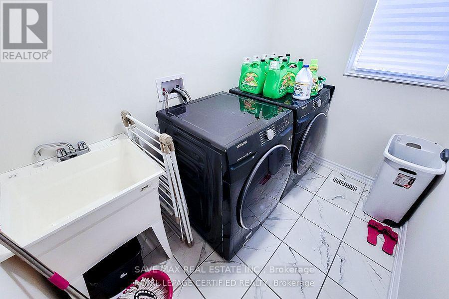 65 Lillian Way, Haldimand, ON - Indoor Photo Showing Laundry Room