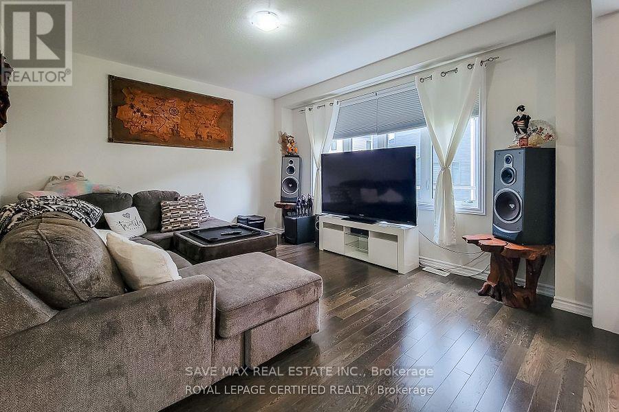 65 Lillian Way, Haldimand, ON - Indoor Photo Showing Living Room