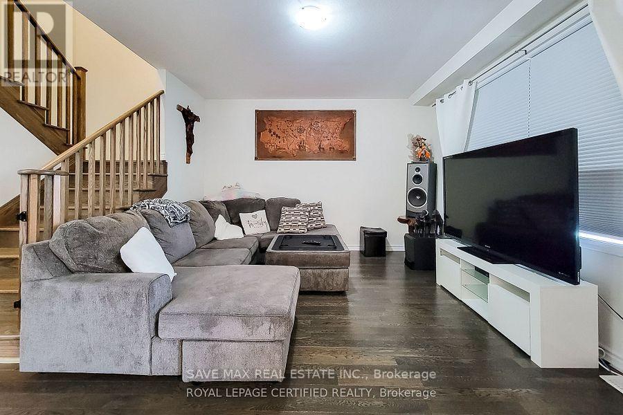 65 Lillian Way, Haldimand, ON - Indoor Photo Showing Living Room