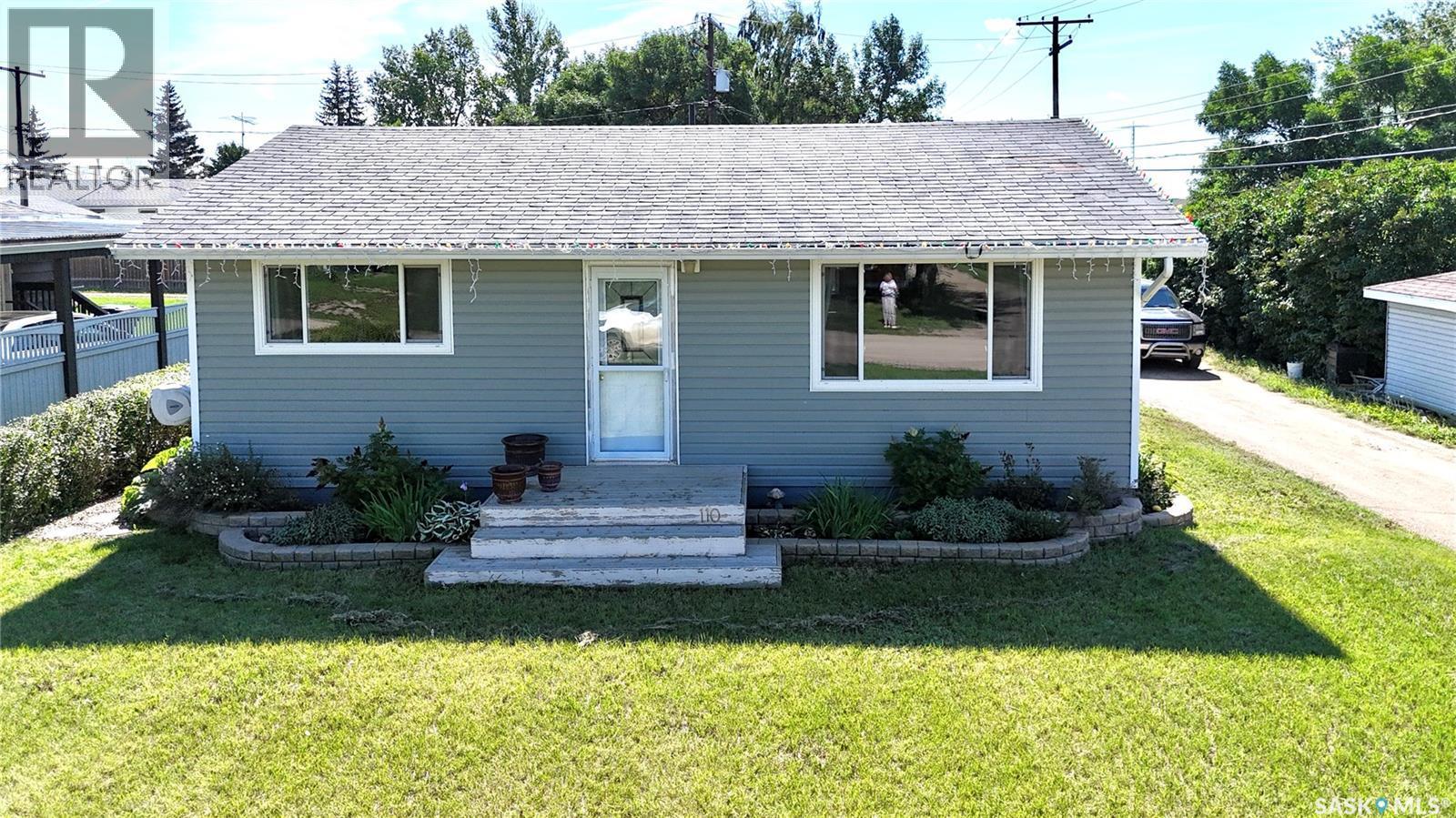 110 Stanley Street, Elbow, SK - Outdoor
