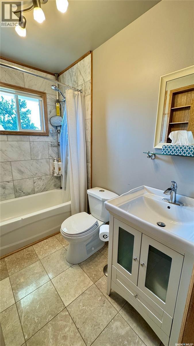 110 Stanley Street, Elbow, SK - Indoor Photo Showing Bathroom