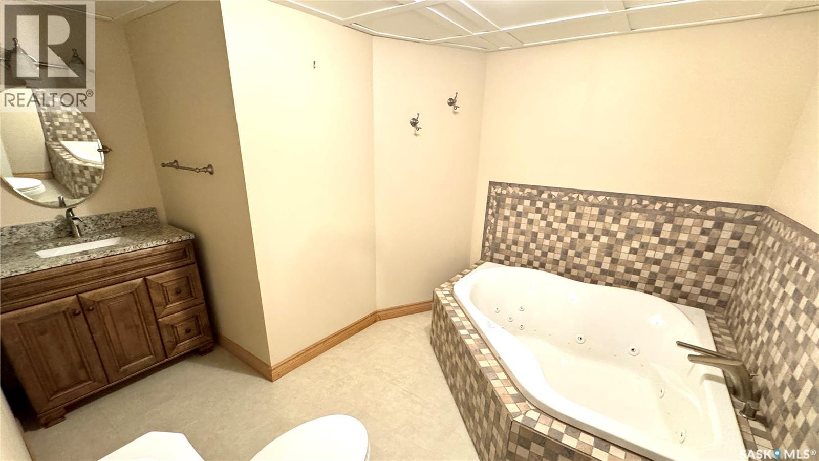 110 Stanley Street, Elbow, SK - Indoor Photo Showing Bathroom