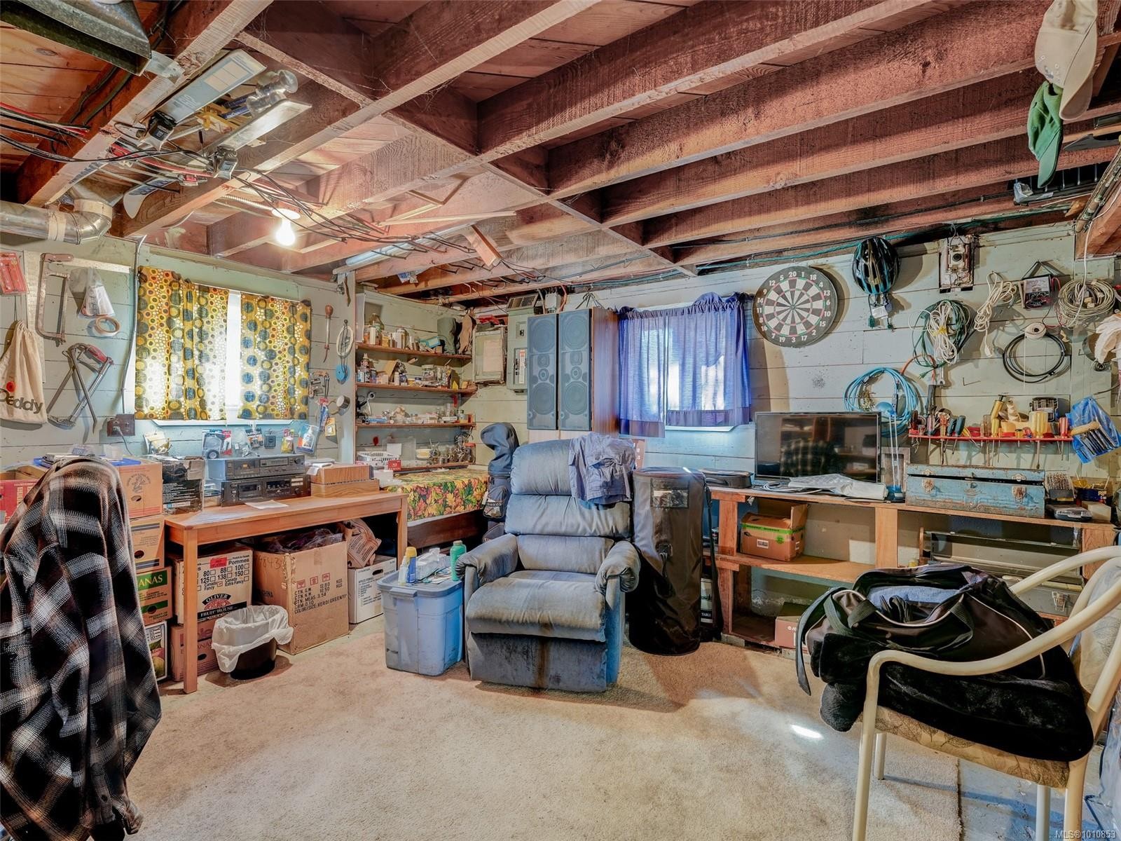 8 Camden Ave, View Royal, BC