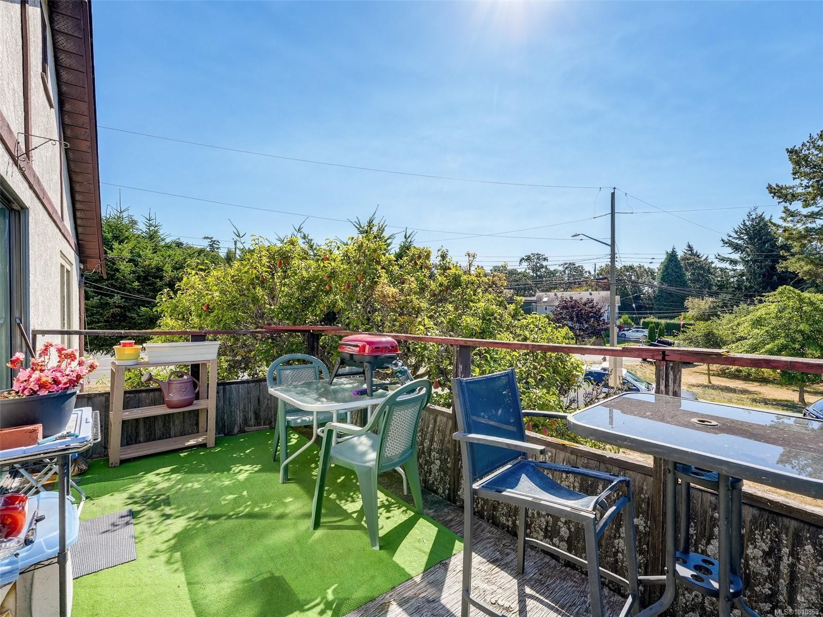 8 Camden Ave, View Royal, BC