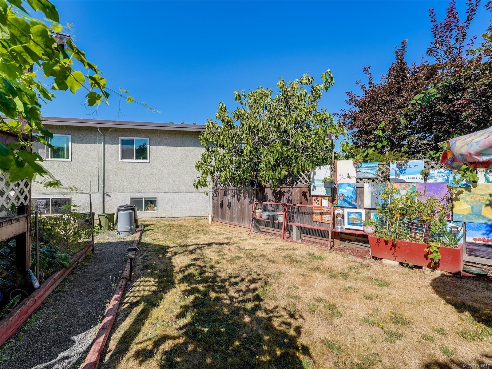 8 Camden Ave, View Royal, BC