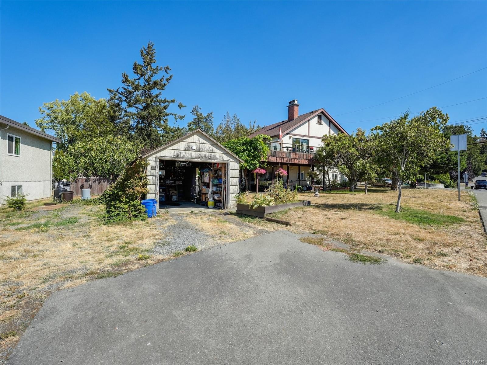 8 Camden Ave, View Royal, BC