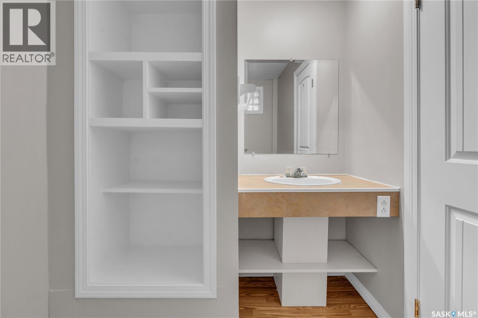 2223 Toronto Street, Regina, SK - Indoor