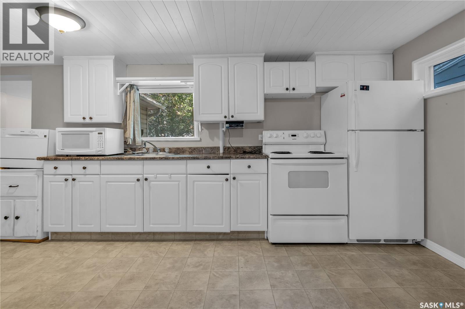 2223 Toronto Street, Regina, SK - Indoor Photo Showing Kitchen