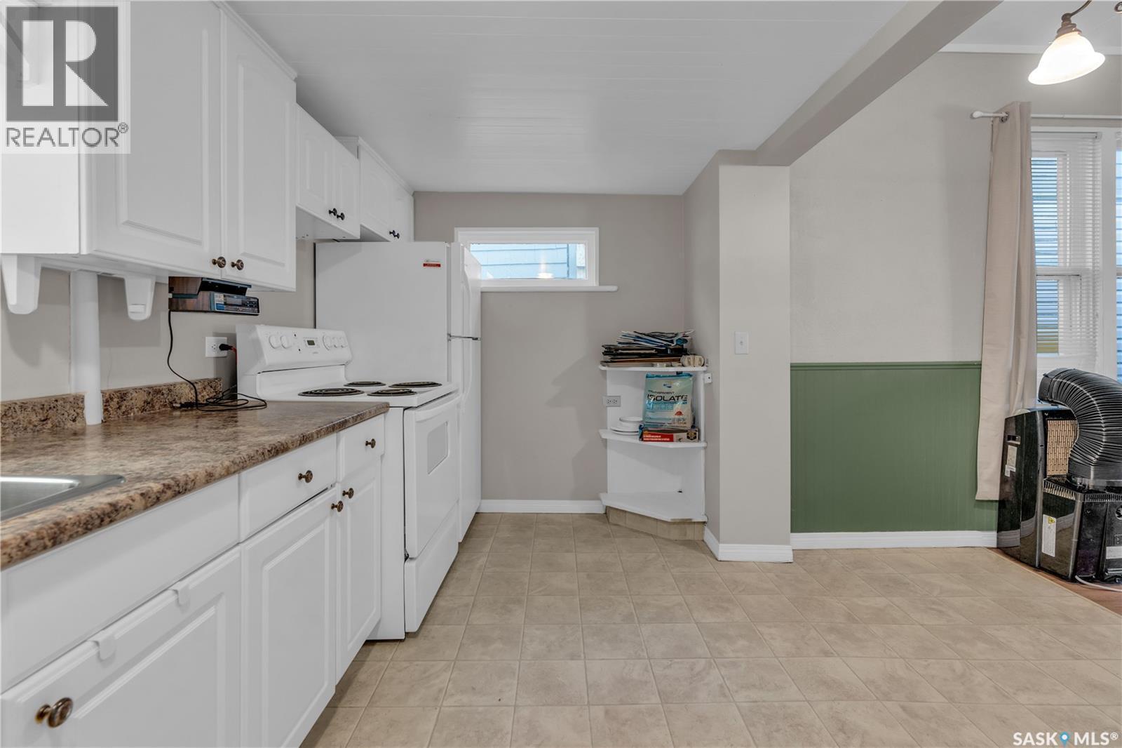 2223 Toronto Street, Regina, SK - Indoor Photo Showing Kitchen