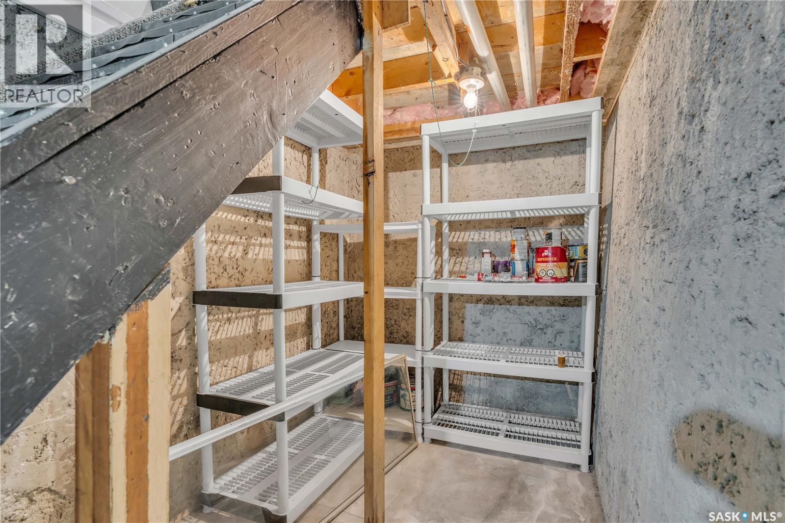 2223 Toronto Street, Regina, SK - Indoor