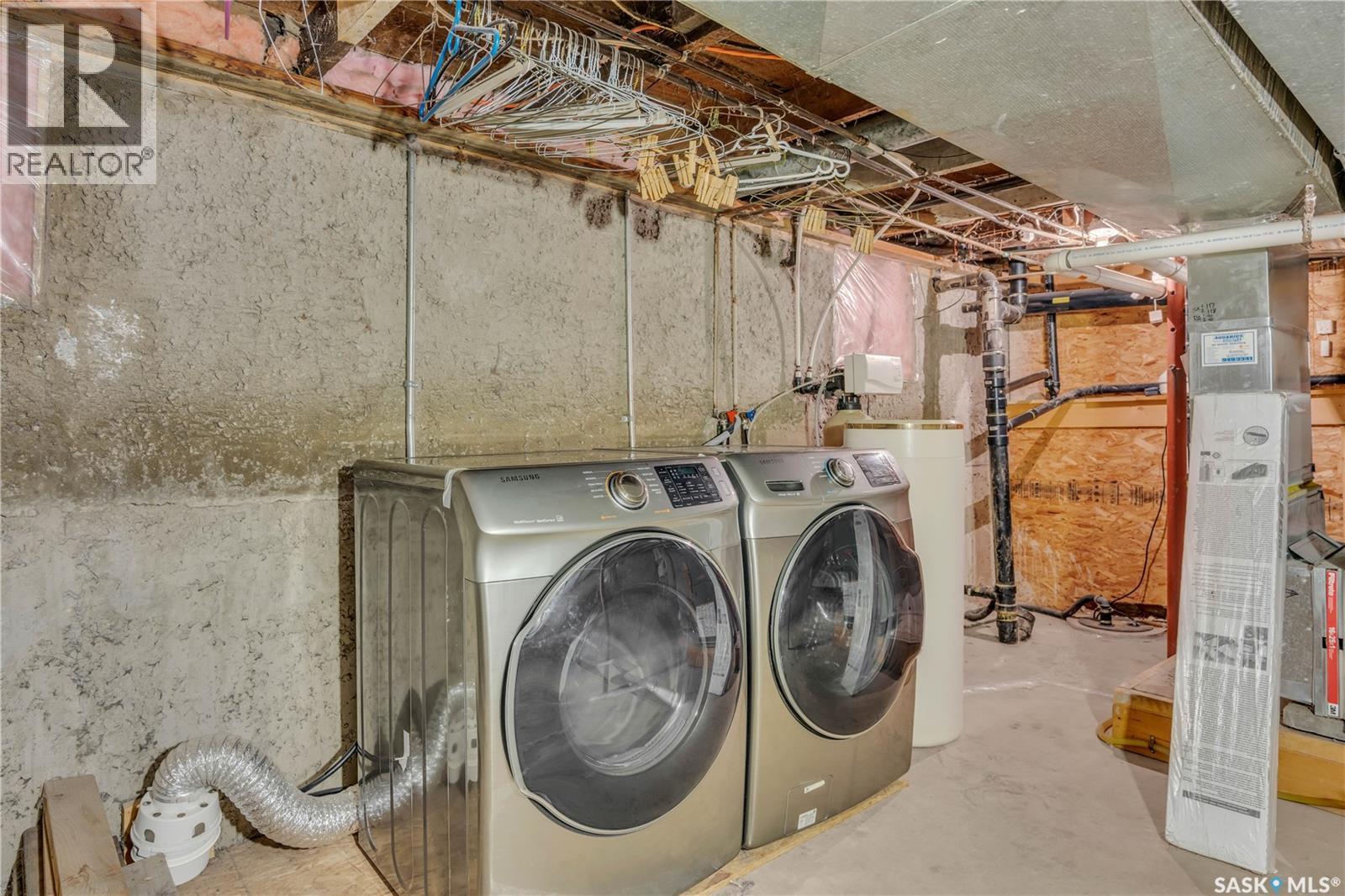 2223 Toronto Street, Regina, SK - Indoor Photo Showing Laundry Room