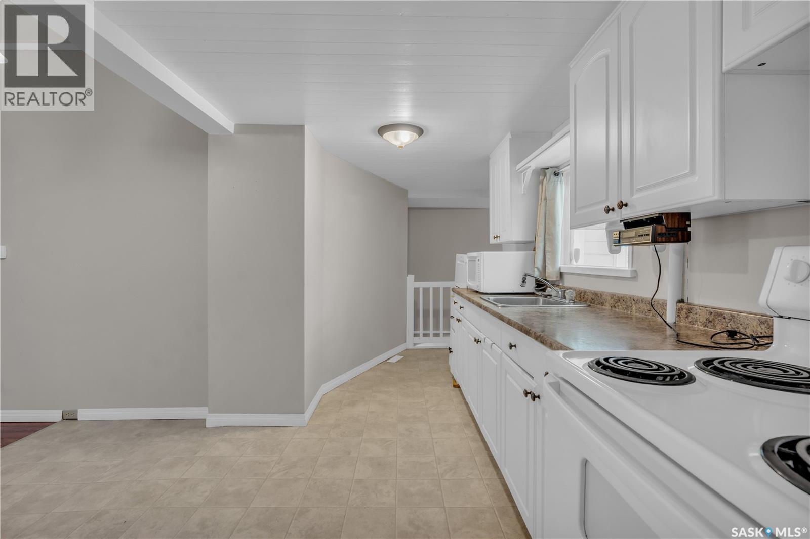 2223 Toronto Street, Regina, SK - Indoor Photo Showing Kitchen
