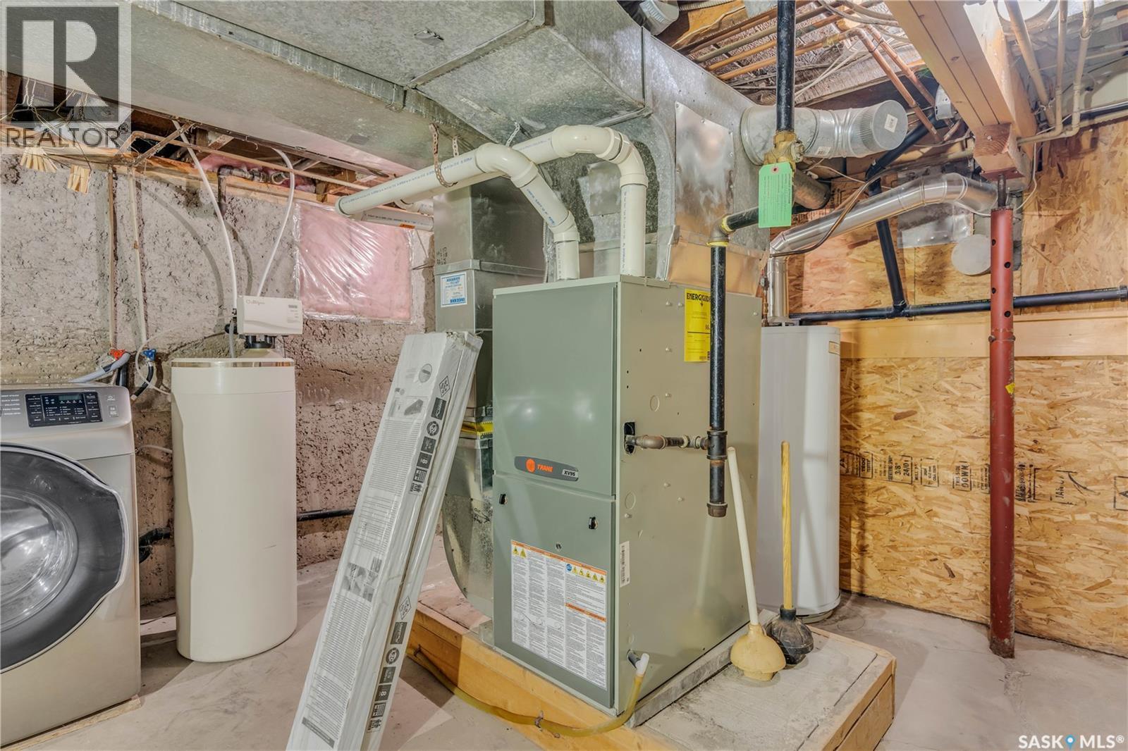 2223 Toronto Street, Regina, SK - Indoor