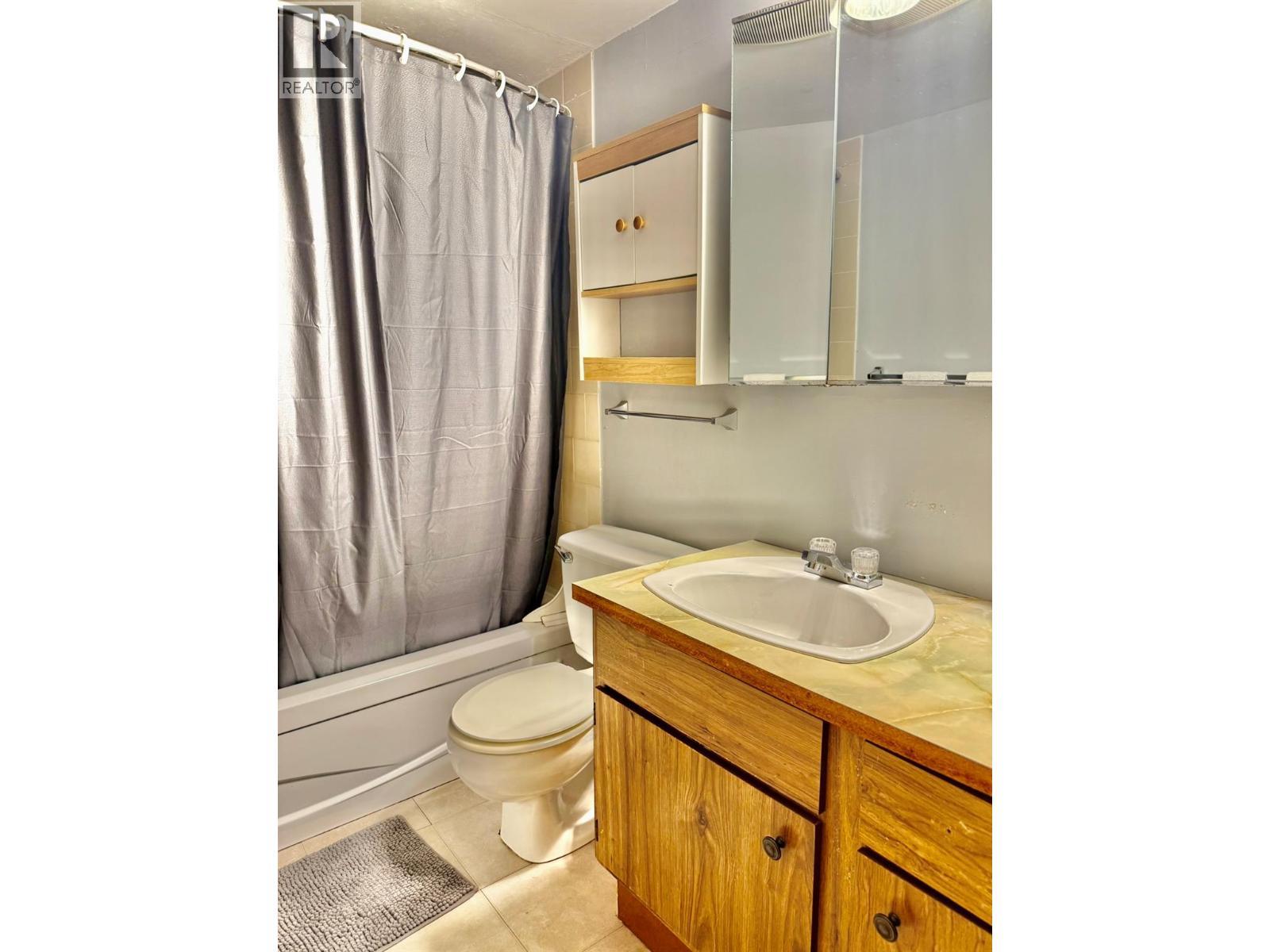 1611 Nickleplate Road Unit# 206, Rossland, BC - Indoor Photo Showing Bathroom