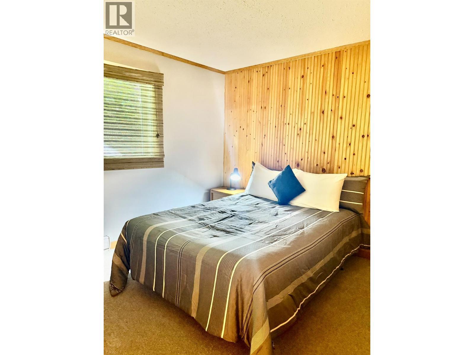 1611 Nickleplate Road Unit# 206, Rossland, BC - Indoor Photo Showing Bedroom