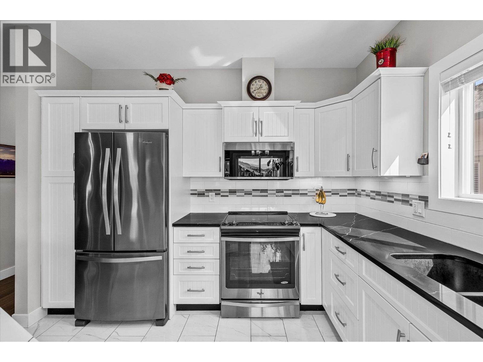 2058 Aspen Drive, Westbank, BC - Indoor Photo Showing Kitchen