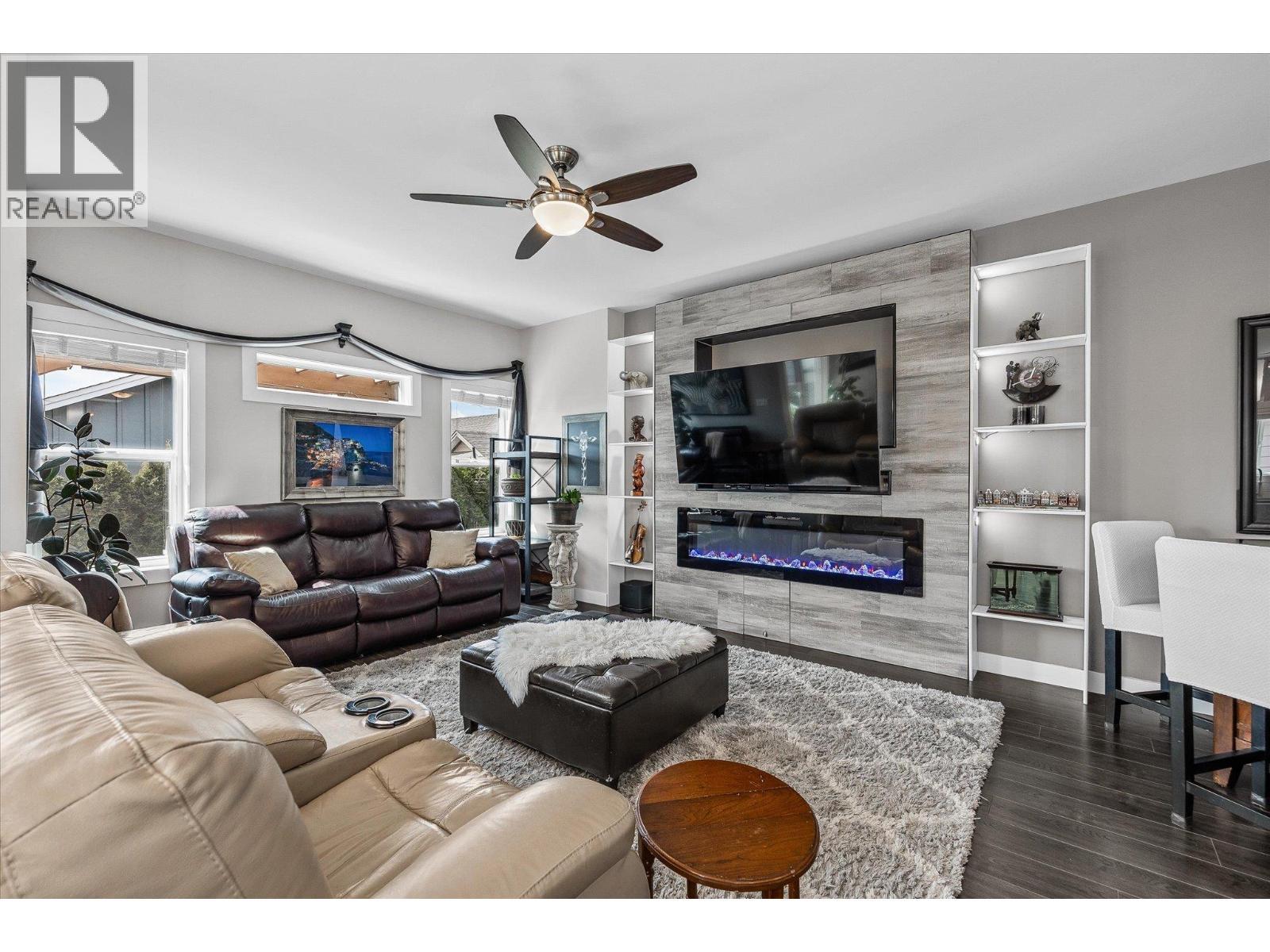 2058 Aspen Drive, Westbank, BC - Indoor Photo Showing Living Room