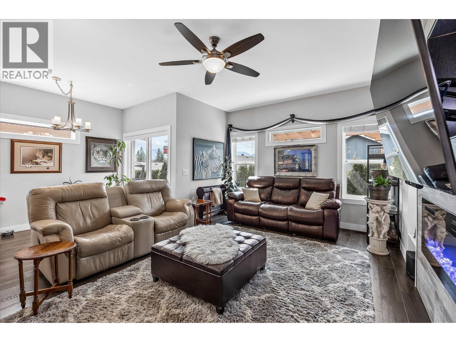 2058 Aspen Drive, Westbank, BC - Indoor Photo Showing Living Room
