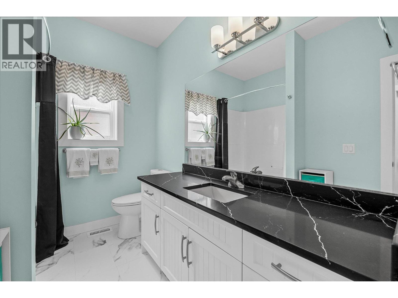 2058 Aspen Drive, Westbank, BC - Indoor Photo Showing Bathroom