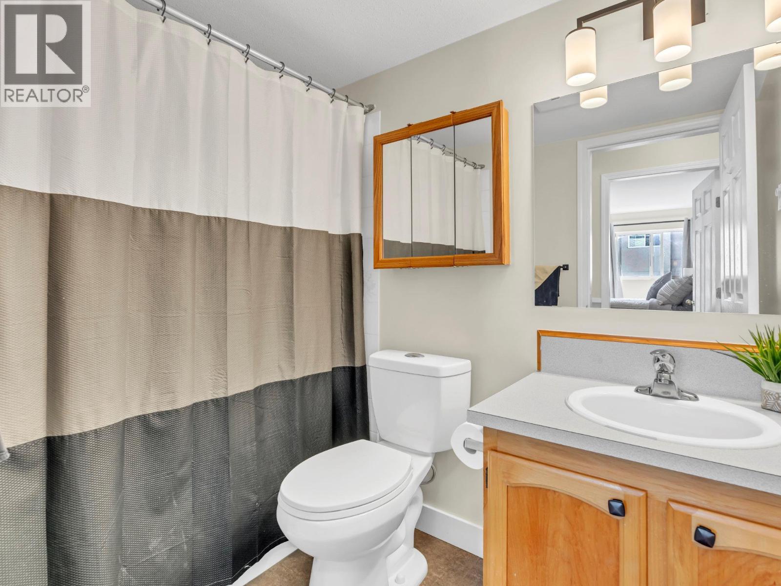 298 Yorkton Avenue Unit# 202, Penticton, BC - Indoor Photo Showing Bathroom