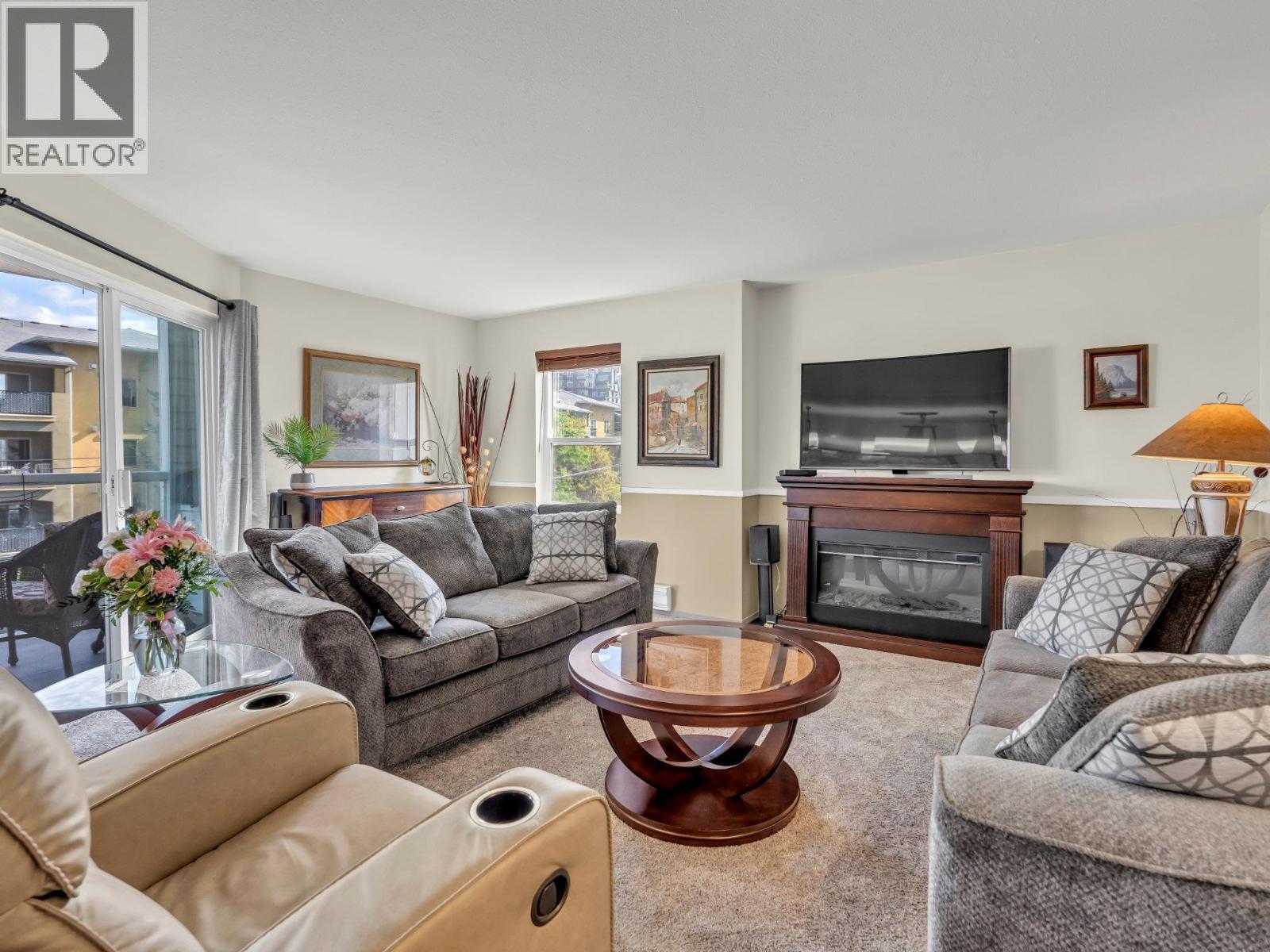 298 Yorkton Avenue Unit# 202, Penticton, BC - Indoor Photo Showing Living Room With Fireplace