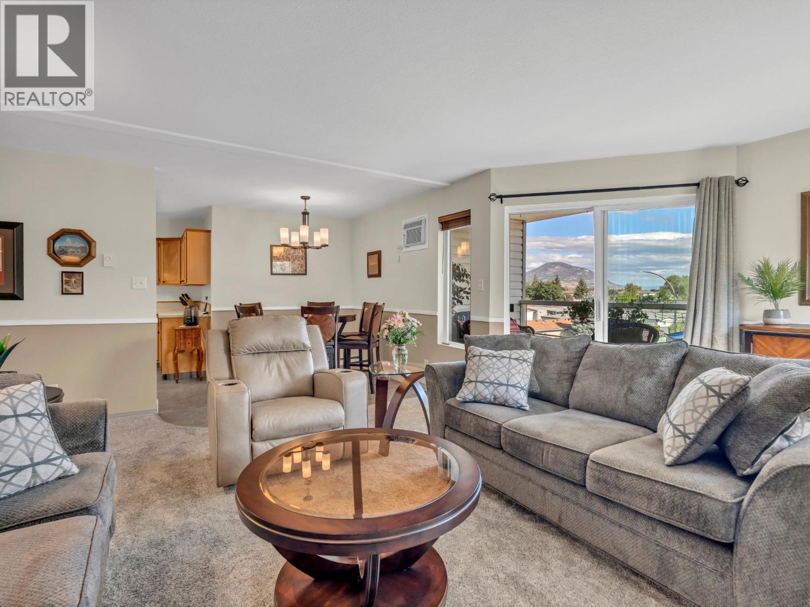 298 Yorkton Avenue Unit# 202, Penticton, BC - Indoor Photo Showing Living Room