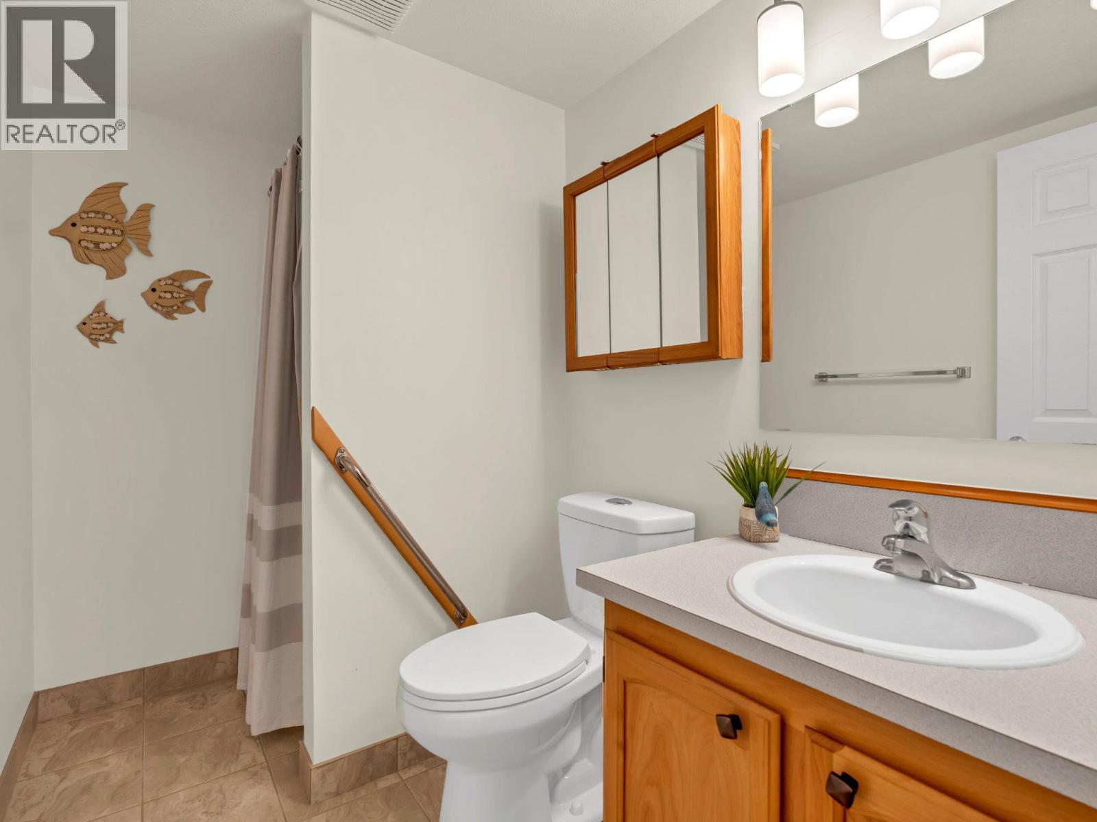 298 Yorkton Avenue Unit# 202, Penticton, BC - Indoor Photo Showing Bathroom