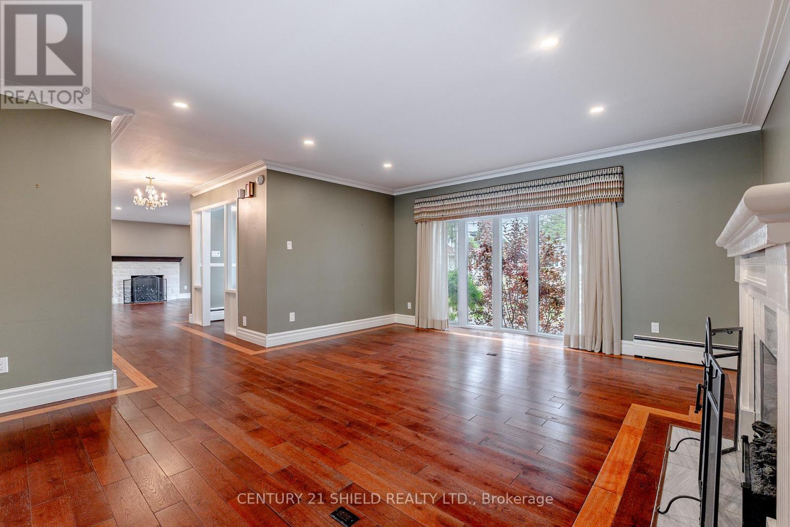 903 Riverdale Avenue, Cornwall, ON - Indoor With Fireplace