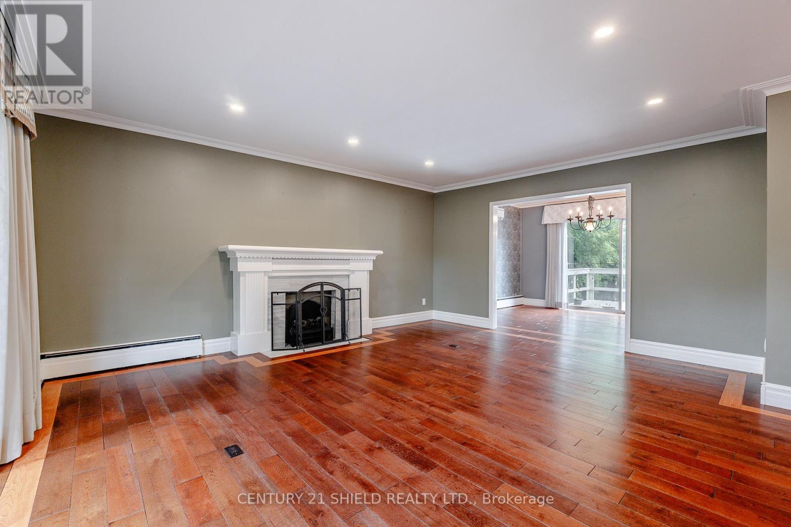 903 Riverdale Avenue, Cornwall, ON - Indoor With Fireplace